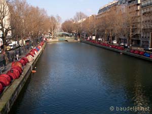 SDF au bord du Canal Saint-Martin