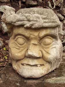 Copan - Tête d'un Pauahtun colossal